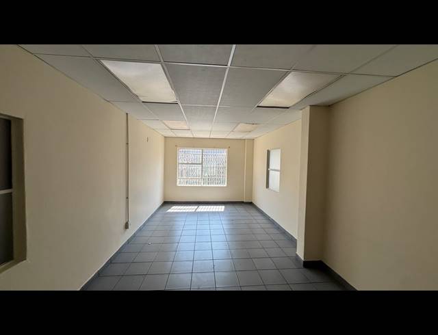 3,720M² WAREHOUSE TO LET IN WYNBERG